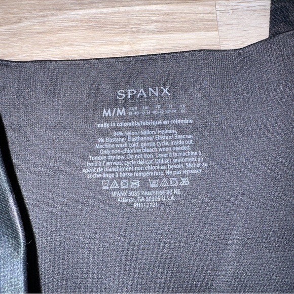 Women’s spanx camo leggings size medium - Picture 3 of 3